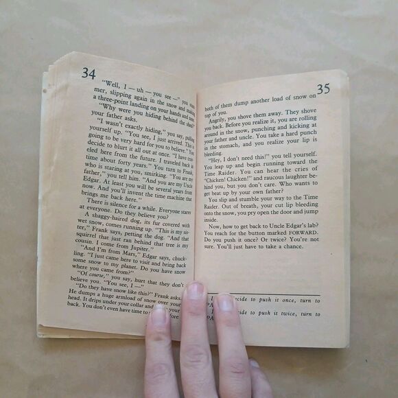 Vintage The Time Raider RL Stine Science Fiction Paperback Book Twistaplot - Picture 7 of 8